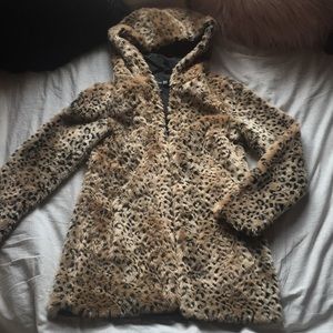 ✨SOLD✨Faux Fur Leopard Jacket with Hood